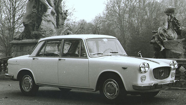 இப்படியும் ஒன்னு இருக்கு... நோட்ச்பேக் கார் அப்படினா என்னனு தெரியுமா? இந்த விஷயத்தை யாரும் சொல்ல மாட்டாங்க!