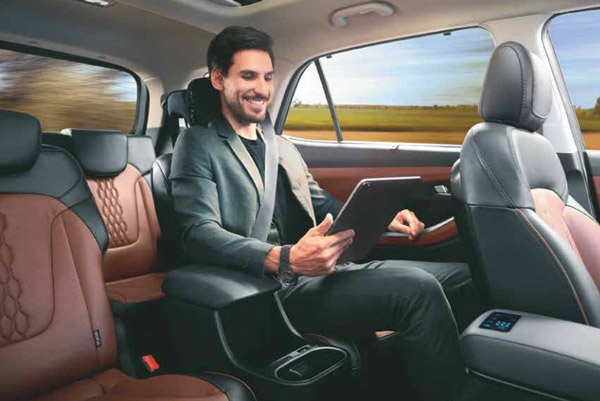 கொஞ்சம் நாள் முன்னாடிதான் விற்பனைக்கு வந்துச்சு... Hyundai Alcazar காரை வாங்கிய பிரபல பாஜக அமைச்சர்!