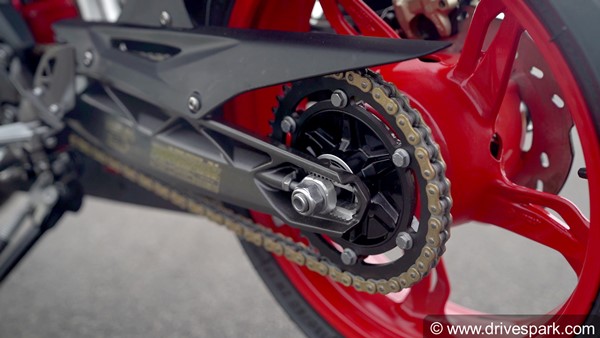 எல்லார் பைக்கிலும் செயின் கார்டு கண்டிப்பா இருக்கணும்... ஏன் தெரியுமா? இந்த விஷயத்தை யாரும் சொல்ல மாட்டாங்க!