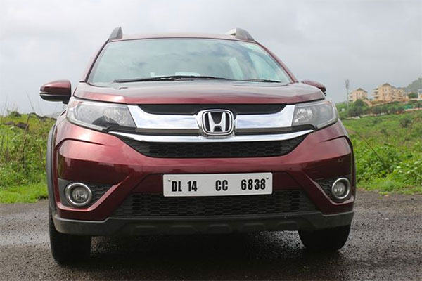 விற்பனையில் தோல்வியடைந்த முன்னணி நிறுவனங்களின் கார்கள்!! நிஸான் கிக்ஸ் முதல் மாருதி எஸ்-க்ராஸ் வரையில்