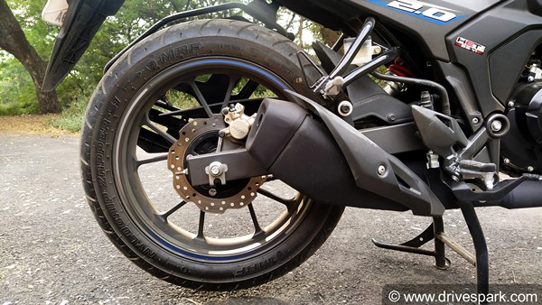 இதை யாருமே கவனிக்கறது இல்ல... இப்போ வர்ற பைக்குகளில் சென்டர் ஸ்டாண்டு இருக்காது... காரணம் என்னனு தெரியுமா?