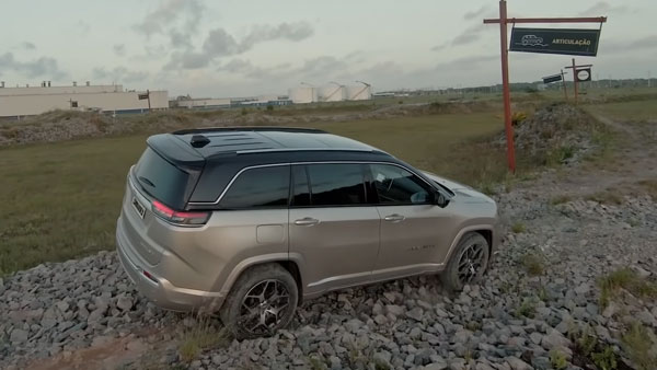 காம்பஸ் மாடலையே மிஞ்சிவிடும்!! ஆஃப்-ரோடில் கலக்கும் புதிய ஜீப் கமெண்டர், இந்தியாவில் எப்போது அறிமுகமாகும்?