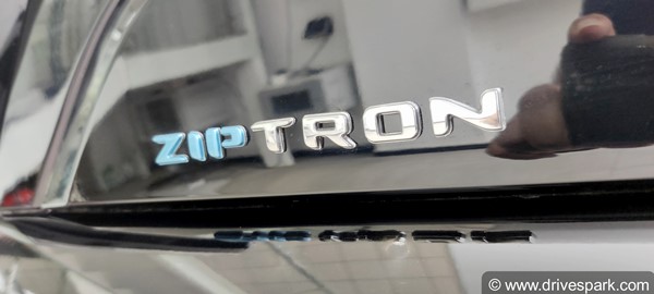 இவ்ளோ தரமானதா இருந்தா யாருதான் வாங்காம இருப்பா... 226 Tata Nexon EV காரை ஆர்டர் செய்த கொல்கத்தா காவல்துறை!