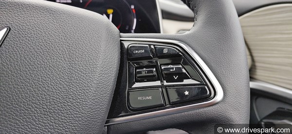 இந்த காலத்துல இது கூட இல்லேனா எப்படி? கார்களில் கட்டாயமாக இருக்க வேண்டிய முக்கியமான வசதிகள்!