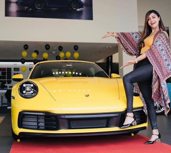 துல்கர் சல்மானுக்கு போட்டியாக மிக மிக விலையுயர்ந்த Porsche காரை வாங்கிய பிரபல நடிகை... விலையை மட்டும் கேட்டுடாதீங்க!