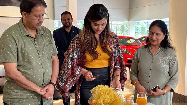 துல்கர் சல்மானுக்கு போட்டியாக மிக மிக விலையுயர்ந்த Porsche காரை வாங்கிய பிரபல நடிகை... விலையை மட்டும் கேட்டுடாதீங்க!