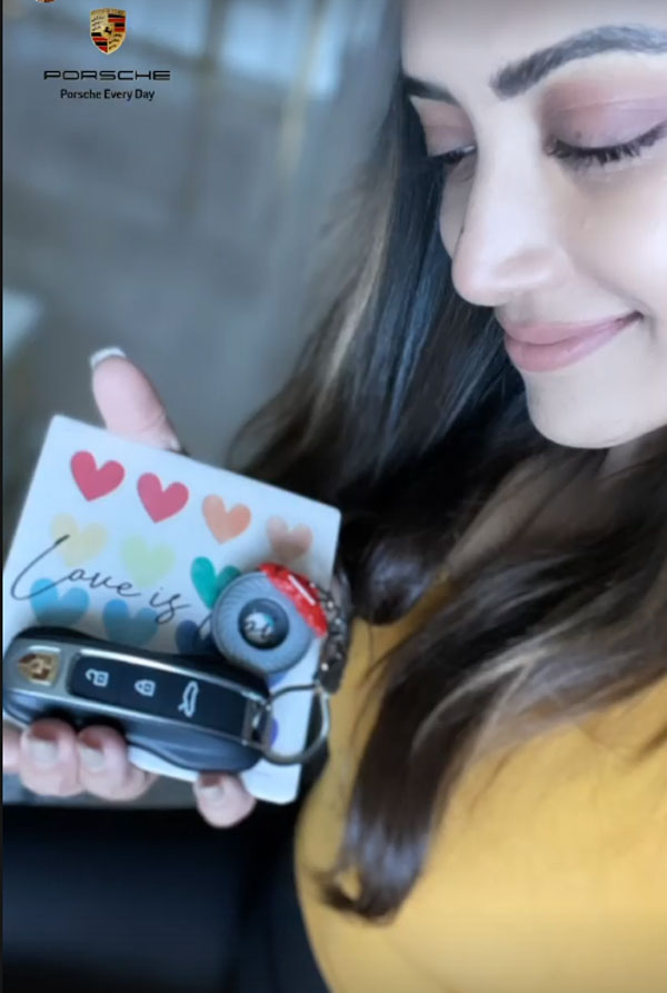 துல்கர் சல்மானுக்கு போட்டியாக மிக மிக விலையுயர்ந்த Porsche காரை வாங்கிய பிரபல நடிகை... விலையை மட்டும் கேட்டுடாதீங்க!