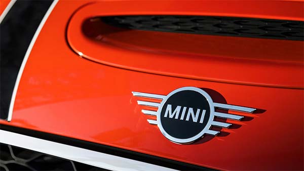 வரிசையா வாங்கி குவிக்கறாரு... மேலும் ஒரு விலை உயர்ந்த காரை வாங்கிய நடிகர் பிருத்விராஜ்... எவ்ளோனு தெரியுமா?