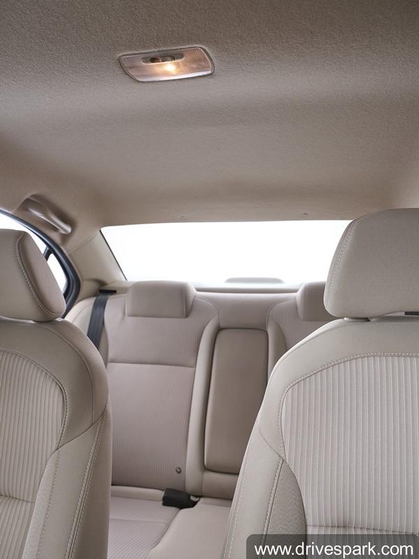 வாங்கப்படும் 2வது கார் பெரும்பாலும் செடான் தான்!! எஸ்யூவி-களில் உள்ள பிரச்சனை என்ன? 