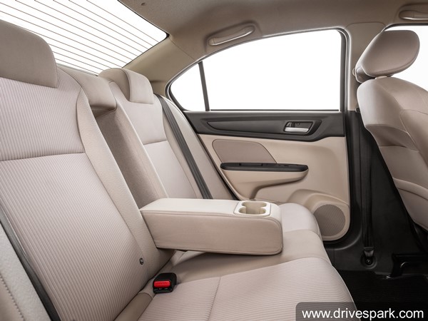 வாங்கப்படும் 2வது கார் பெரும்பாலும் செடான் தான்!! எஸ்யூவி-களில் உள்ள பிரச்சனை என்ன? 