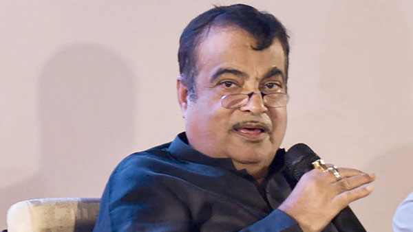 இவர் வேற லெவல் அமைச்சரா இருக்காரே! புதுசா போடப்பட்ட சாலையில் 170 கிமீ வேகத்தில் சீறி பாய்ந்த ஒன்றிய அமைச்சரின் கார்!