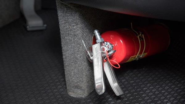 எப்போ எது வேணாலும் நடக்கலாம்... உங்க காரில் இந்த டூல்கள் கண்டிப்பா இருக்கணும்... இவ்ளோ நாளா தெரியாம போச்சே!