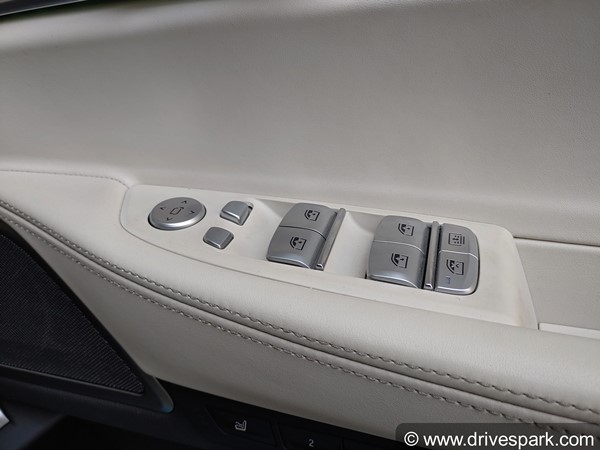 இந்தியர்கள் கார்களில் அதிகம் பயன்படுத்தும் 5 முக்கிய அம்சங்கள்! என்னதான் நவீன அம்சங்கள் பல இருப்பினும் இவற்றிற்கே செம்ம மவுசு!