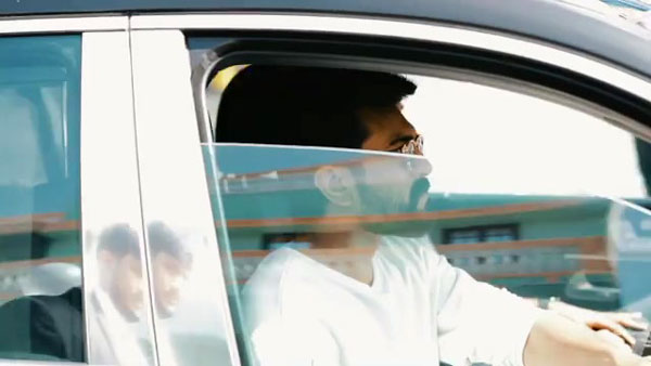 பிரபல நடிகையை அடுத்து மிக மிக விலையுயர்ந்த பென்ஸ் காரை வீட்டுக்கு ஓட்டி வந்த ராம் சரண்... விலைய கேட்டு தலை கிருகிருனு ஆகுது!