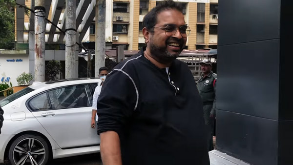 இப்படி ஒரு காரை வாங்கியிருக்கிறாரா பாடகர் ஷங்கர் மஹாதேவன்! விலையை விட காருல இருக்கும் அம்சங்கள் வேற லெவல்!