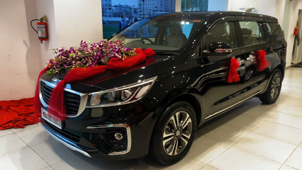 இப்படி ஒரு காரை வாங்கியிருக்கிறாரா பாடகர் ஷங்கர் மஹாதேவன்! விலையை விட காருல இருக்கும் அம்சங்கள் வேற லெவல்!