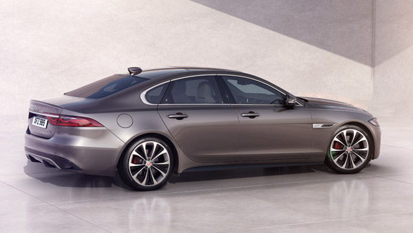 பெட்ரோல், டீசல் இரு எஞ்ஜின் தேர்விலும் விற்பனைக்குக் கிடைக்கும்... மிக மிக அதிக விலையில் Jaguar XF அறிமுகம்!