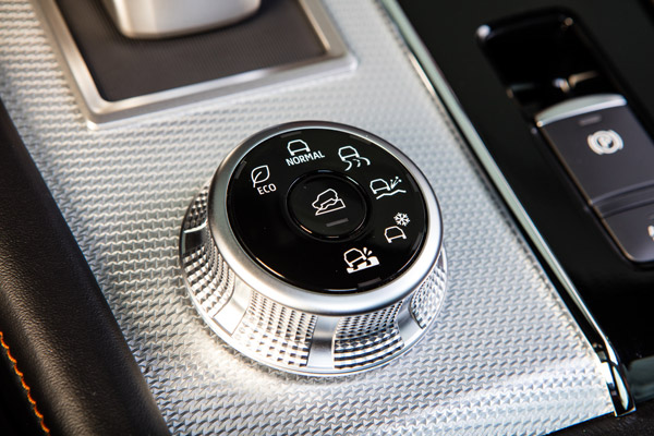 புதிய அவுட்லேண்டர் ப்ளக்-இன் ஹைப்ரீட் காரின் தோற்றத்தை வெளியிட்டது மிட்சுபிஷி!! அக்.28இல் உலகளவில் அறிமுகம்