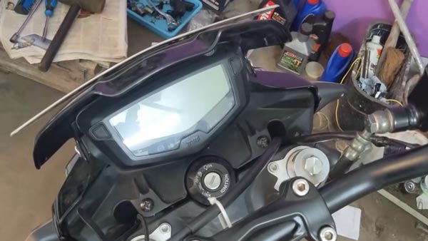 இந்த ஒரு ஸ்விட்ச் இருந்தா பைக் திருட்டை சுலபமா தடுக்கலாம்... அட இது இத்தன நாளா தெரியாம போச்சே!