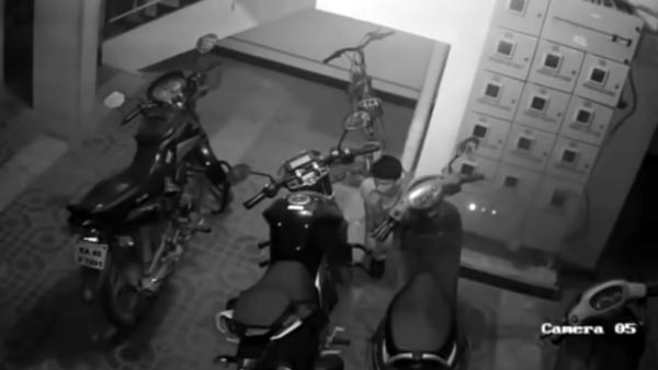 இந்த ஒரு ஸ்விட்ச் இருந்தா பைக் திருட்டை சுலபமா தடுக்கலாம்... அட இது இத்தன நாளா தெரியாம போச்சே!