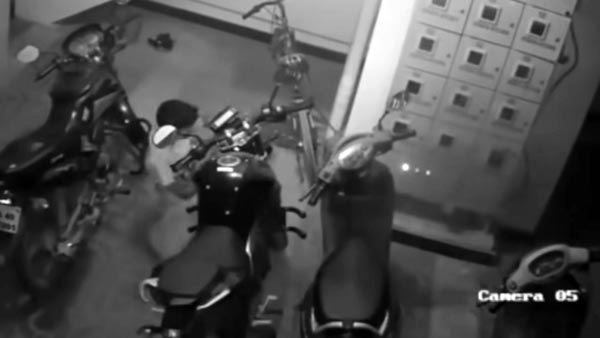 இந்த ஒரு ஸ்விட்ச் இருந்தா பைக் திருட்டை சுலபமா தடுக்கலாம்... அட இது இத்தன நாளா தெரியாம போச்சே!