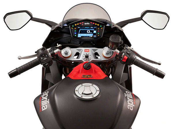 அப்ரில்லா ஆர்எஸ்660 பைக்கை முதல் ஆளாக டெலிவிரி எடுத்த பெண்!! ஆற்றல் சிறப்பானதாக இருப்பதாக இன்ஸ்டாவில் பதிவு!