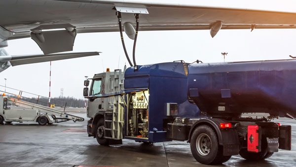 விமான எரிபொருள் விலையே ரூ.79 மட்டுமே, ஆனால் பெட்ரோலின் விலை ரூ.105!! அரசு கூறும் காரணம் என்ன?