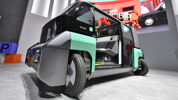 90 டிகிரி திரும்பும் வீல்... ரிவர்ஸ் எடுக்கனும்ற அவசியமே இருக்காது... ஹூண்டாய் நிறுவனத்தின் தரமான வசதி!