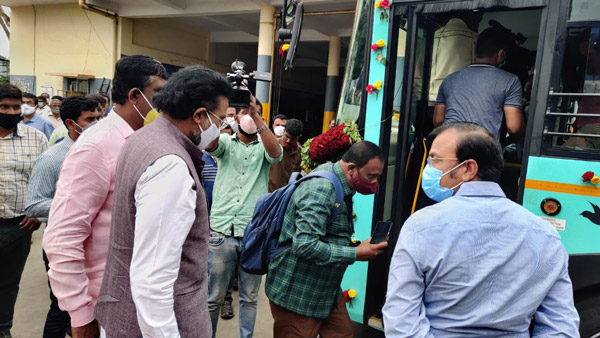 பெங்களூரில் முதல் மாநகர எலக்ட்ரிக் பேருந்து அறிமுகம்!! சென்னையில் 2019லேயே வந்துவிட்டது!