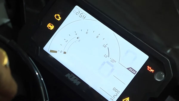 யமஹா ஆர்15 வி4-ஆ அல்லது புதிய கேடிஎம் ஆர்சி200-ஆ? உங்களது தேர்வு எது? இரண்டிற்கும் உள்ள வித்தியாசங்கள்!! யமஹா ஆர்15 வி4-ஆ அல்லது புதிய கேடிஎம் ஆர்சி200-ஆ? உங்களது தேர்வு எது? இரண்டிற்கும் உள்ள வித்தியாசங்கள்!!