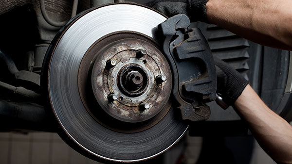 பழைய பாதுகாப்பற்ற கார்களை பாதுகாப்பான வாகனமாக மாற்றுவது எப்படி?.. இது வெளிய யாரும் சொல்ல மாட்டாங்க!