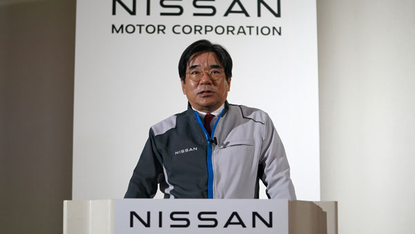 மனிதர்கள் குறைவு, ரோபோட்கள் தான் அதிகம்!! ஜப்பானில் உள்ள நிஸானின் தொழிற்சாலை!