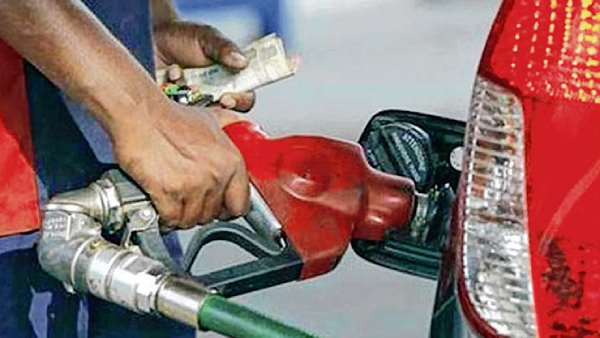விமான எரிபொருள் விலையே ரூ.79 மட்டுமே, ஆனால் பெட்ரோலின் விலை ரூ.105!! அரசு கூறும் காரணம் என்ன?