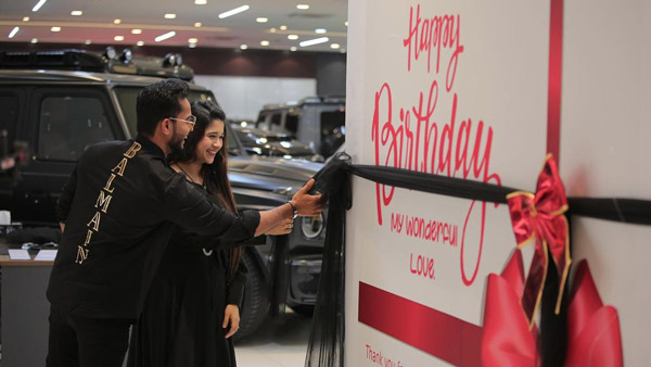 மனைவியின் பிறந்த நாளுக்கு ரோல்ஸ் ராய்ஸ் காரை பரிசளித்த கணவர்... விலை எவ்ளோனு தெரிஞ்சா ஆடிப்போயிருவீங்க!