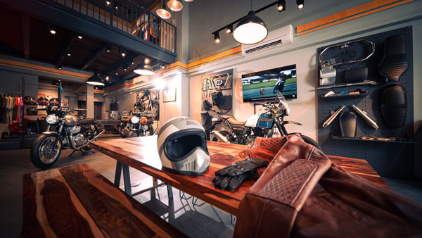 இங்கிலாந்து டூ சென்னை... ராயல் என்பீல்டின் 120 வருட பயணம்!! கொண்டாடும் வகையில் புதிய ஹெல்மெட்கள் அறிமுகம்