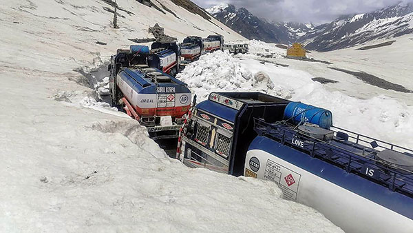 டேங்கர் லாரியில் 45 லட்ச ரூபாய் மதிப்புள்ள எரிபொருள் கொள்ளை... எப்படி நடந்துச்சுனு தெரிஞ்சா ஆடிப்போயிருவீங்க!