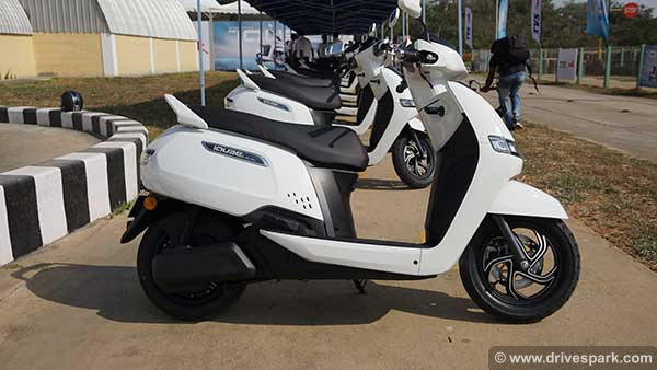 கல்லா கட்றாங்க... பெட்ரோல் விலை உயர்வால் பஜாஜ் நிறுவனத்திற்கு கொண்டாட்டம்... காரணம் என்னனு தெரியுமா?