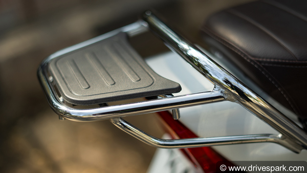 சூப்பரான விலை... புதிய அவதாரத்தில் TVS Radeon பைக் அறிமுகம்... மைலேஜ் எவ்ளோனு தெரிஞ்சா உடனே புக் பண்ணீருவீங்க!