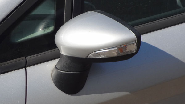 நம்ப முடியல! ரியர் வியூ மிரரை உண்மையில் எதற்காக கண்டுபிடிச்சாங்க தெரியுமா? இந்த விஷயத்த யாரும் சொல்ல மாட்டாங்க