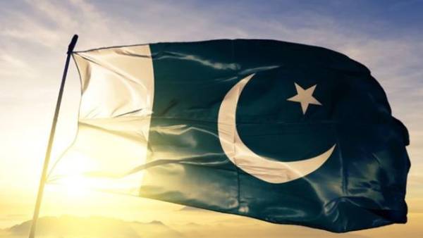 இவி-களை அதிகரிக்க வரி குறைப்பில் தீவிரமாக இறங்கும் பாகிஸ்தான்!! 2025க்குள் 1 லட்ச மின்சார கார்களுக்கு திட்டம்!