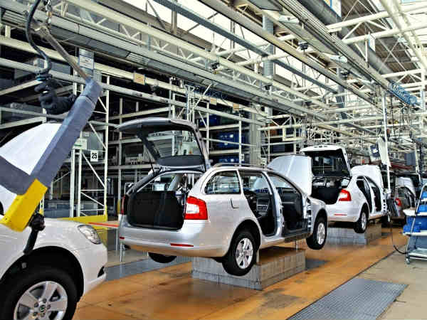 குடும்ப சொத்துகளை விற்று இலவசமாக ஹெல்மெட்களை வழங்கிவரும் பீகார் நபர்!! ரொம்ப பெரிய மனசு சார் உங்களுக்கு...!