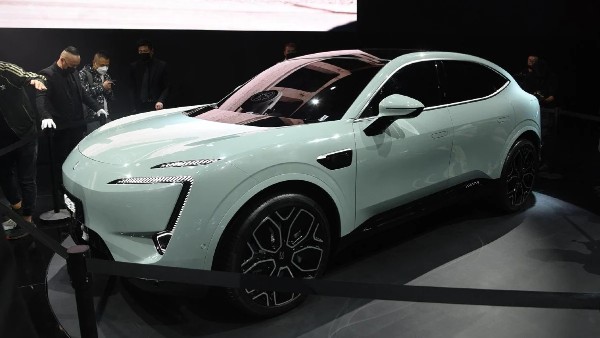 ஒற்றை சார்ஜில் 700 கிமீ பயணிக்கும் இ-கார் சீனாவில் அறிமுகம்! இதுமாதிரி இ-கார்கள் எப்போதான் இந்தியாவிற்கு வருமோ!