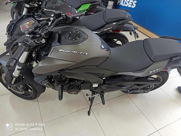 பஜாஜின் எந்த 250சிசி பைக்கை தேர்வு செய்யலாம்? பல்சர் 250-ஆ (அ) டோமினார் 250? உங்களது சாய்ஸ் எது?