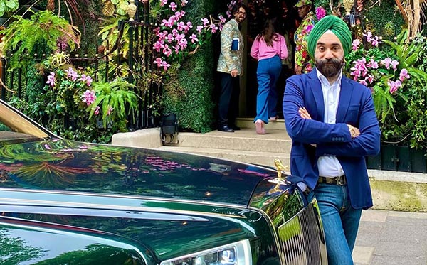 தீபாவளிக்கு ரோல்ஸ் ராய்ஸ் கார்களை வாங்கி குவித்த இந்தியர்... ஒரு காரின் விலையை கேட்டாலே மயக்கம் வருது!