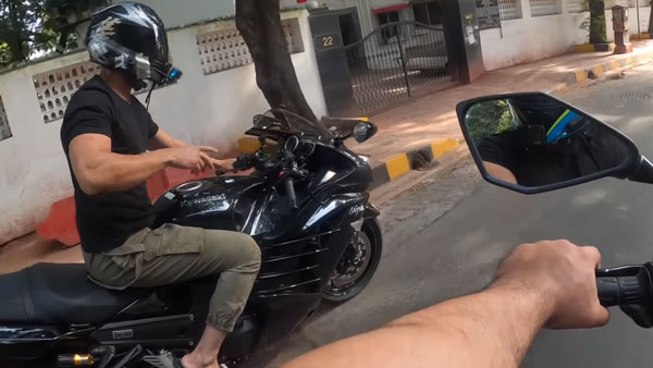 பைக்கை வாங்கி குவிச்சு வச்சிருக்காரு! இவருதாங்க உண்மையான மோட்டார்சைக்கிள் லவ்வர்! வீடியோவ பாத்தீங்க மிரண்டுருவீங்க!