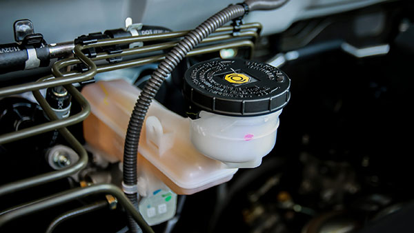 உங்க காரின் பிரேக் பல வருஷத்துக்கு உழைக்கும்... எப்படினு தெரியுமா? இந்த விஷயத்தை யாரும் சொல்ல மாட்டாங்க!