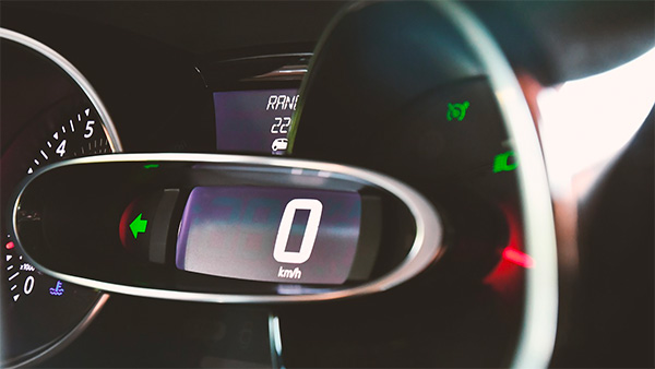 3 செகண்ட் ஸ்டாப்பிங் டிஸ்டன்ஸ் இருக்கணும்! சுரங்க பாதையில் போகும்போது தப்பி தவறி கூட இதை எல்லாம் செஞ்சராதீங்க!