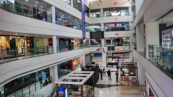 திரைப்பட பிரியர்களுக்காக விநோதமான தியேட்டரை திறக்கும் ரிலையன்ஸ்... இதுவே நாட்டின் முதல் தியேட்டர்!