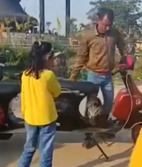 ரூ. 30,000 செலவில் நான்கு பேர் செல்லும் ஸ்கூட்டர் தயார்! இப்படி ஒரு வண்டி நமக்கும் கிடைச்சா செம்மையா இருக்கும்!