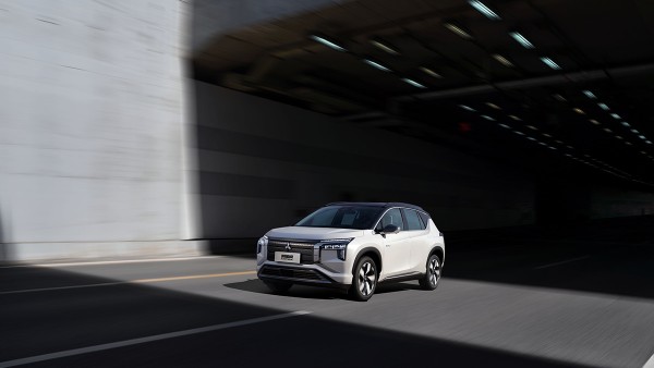 சீனாவிற்காக மிட்சுபிஷியின் புதிய எலக்ட்ரிக் எஸ்யூவி கார், 2022 ஏர்ட்ரெக்!! அதிகாரப்பூர்வமாக வெளியீடு!